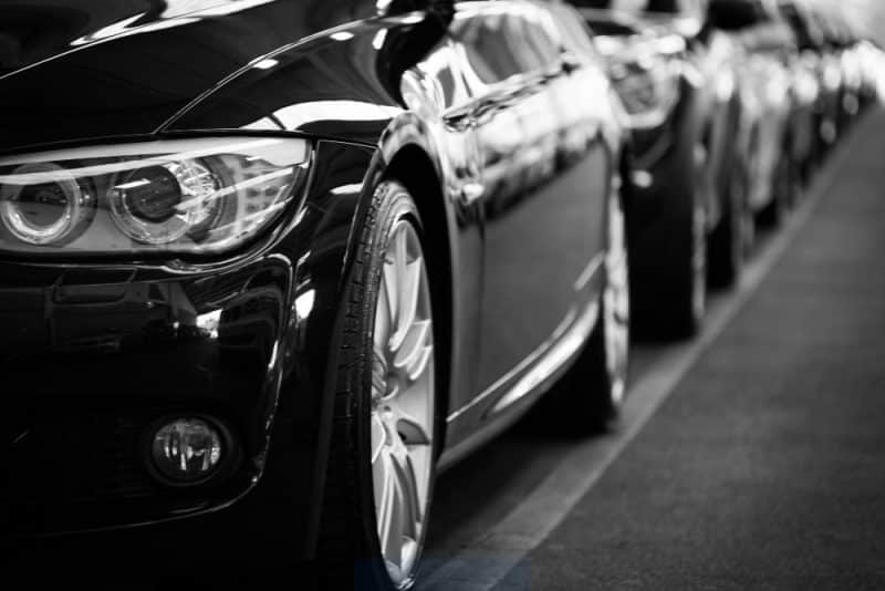 bajo control absoluto