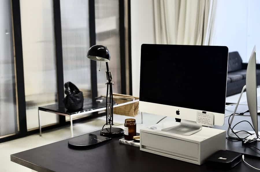 Imagen de Cómo ordenar cables y periféricos para un escritorio más funcional