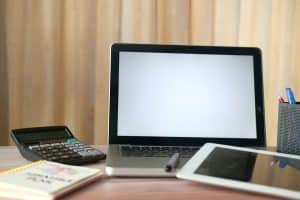 Imagen de Cómo ordenar cables y periféricos para un escritorio más funcional