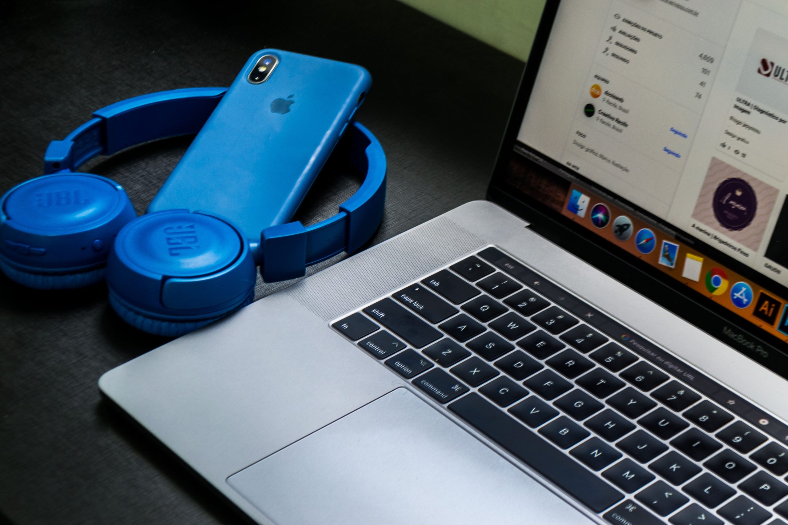 Auriculares Bluetooth y dispositivos tecnológicos