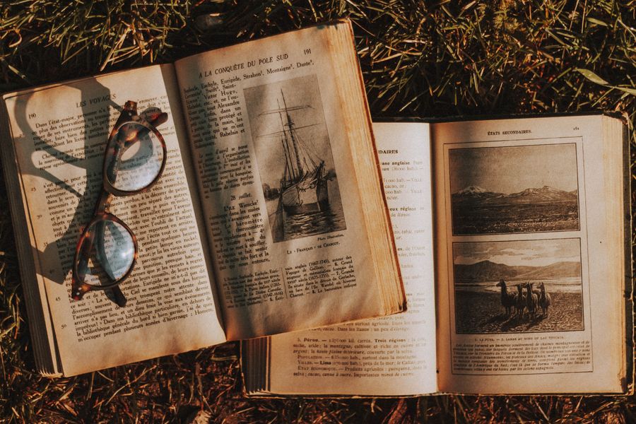 Libros escolares antiguos sobre historia del Perú