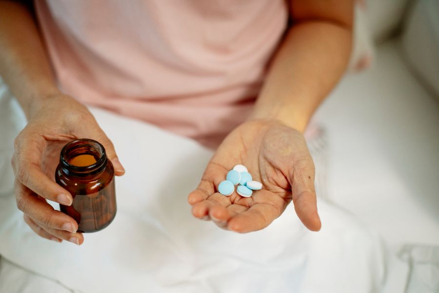 Melatonina y analgésicos para dormir