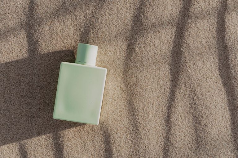 Perfume fresco minimalista para verano
