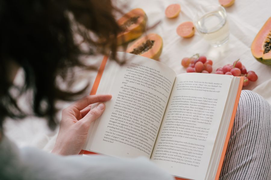 Rituales de lectura con frutas frescas