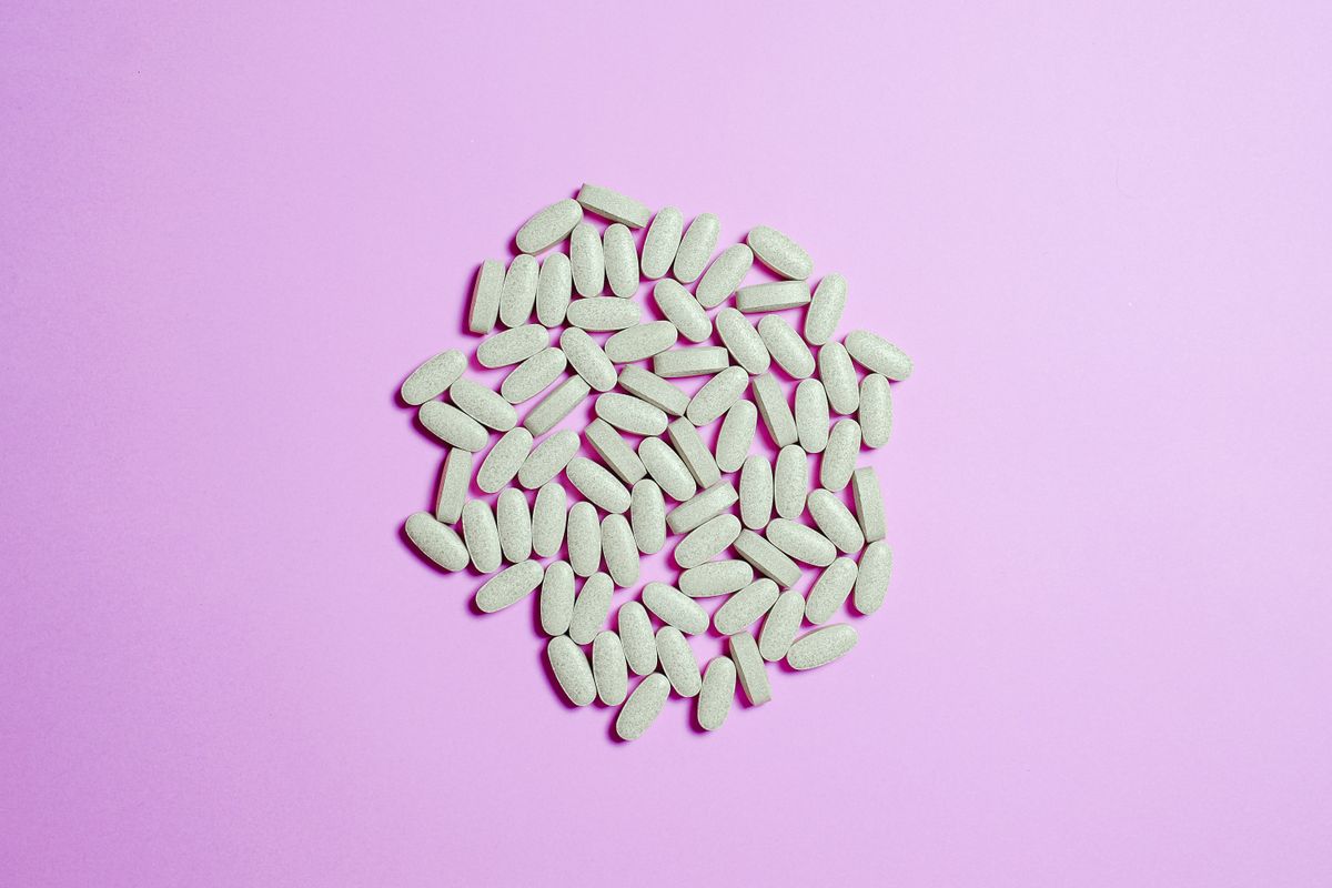 Suplementos de vitamina B7 para salud capilar